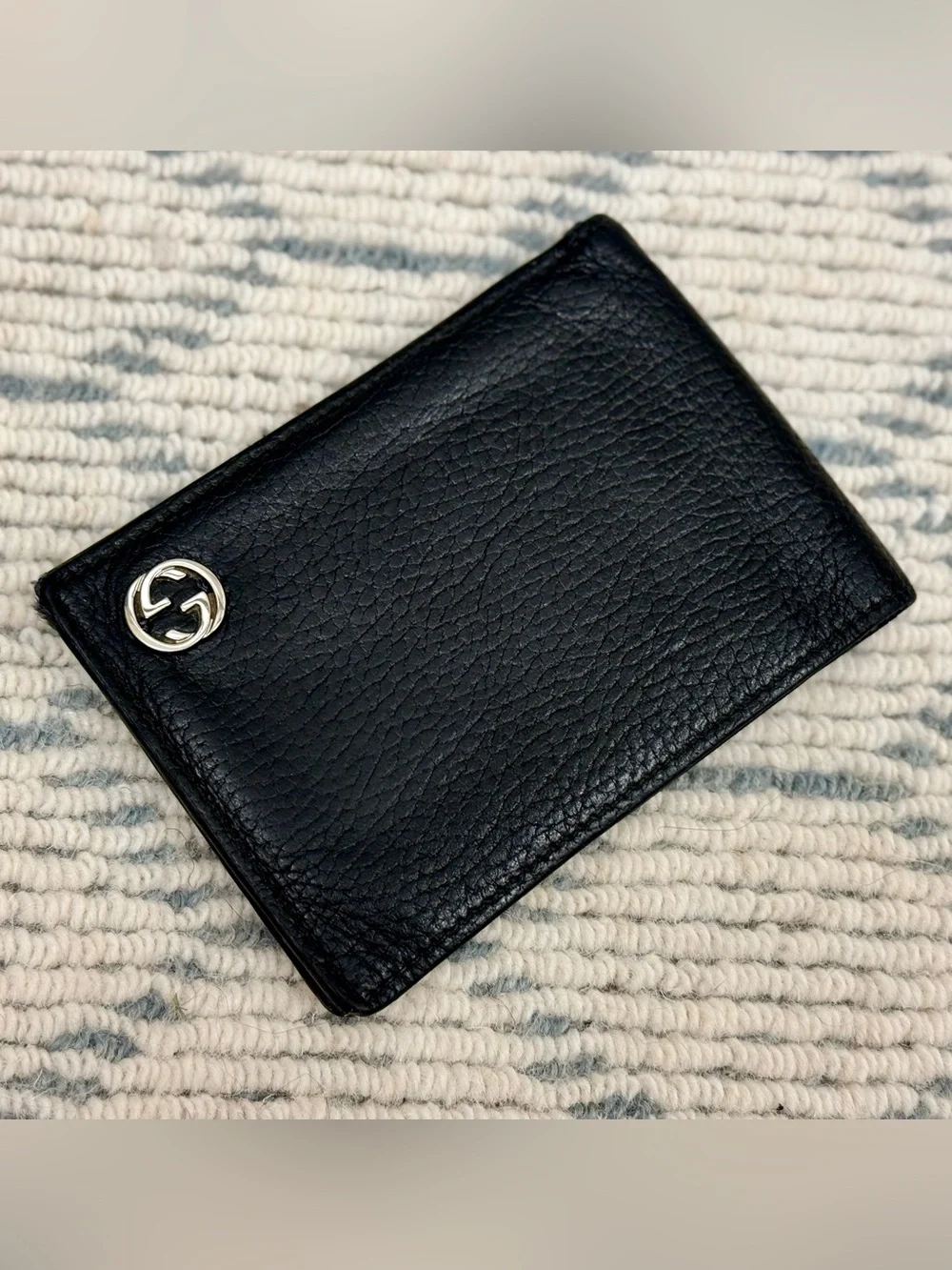 Gucci hardware compartments exterior